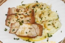 Friptura de porc la cuptor cu piureu de cartofi